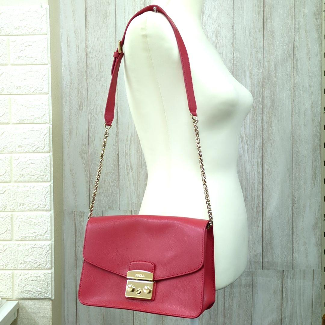 FURLA Metropolis Leather Chain Shoulder Bag Deep Pink Gold Hardware Made in Italy